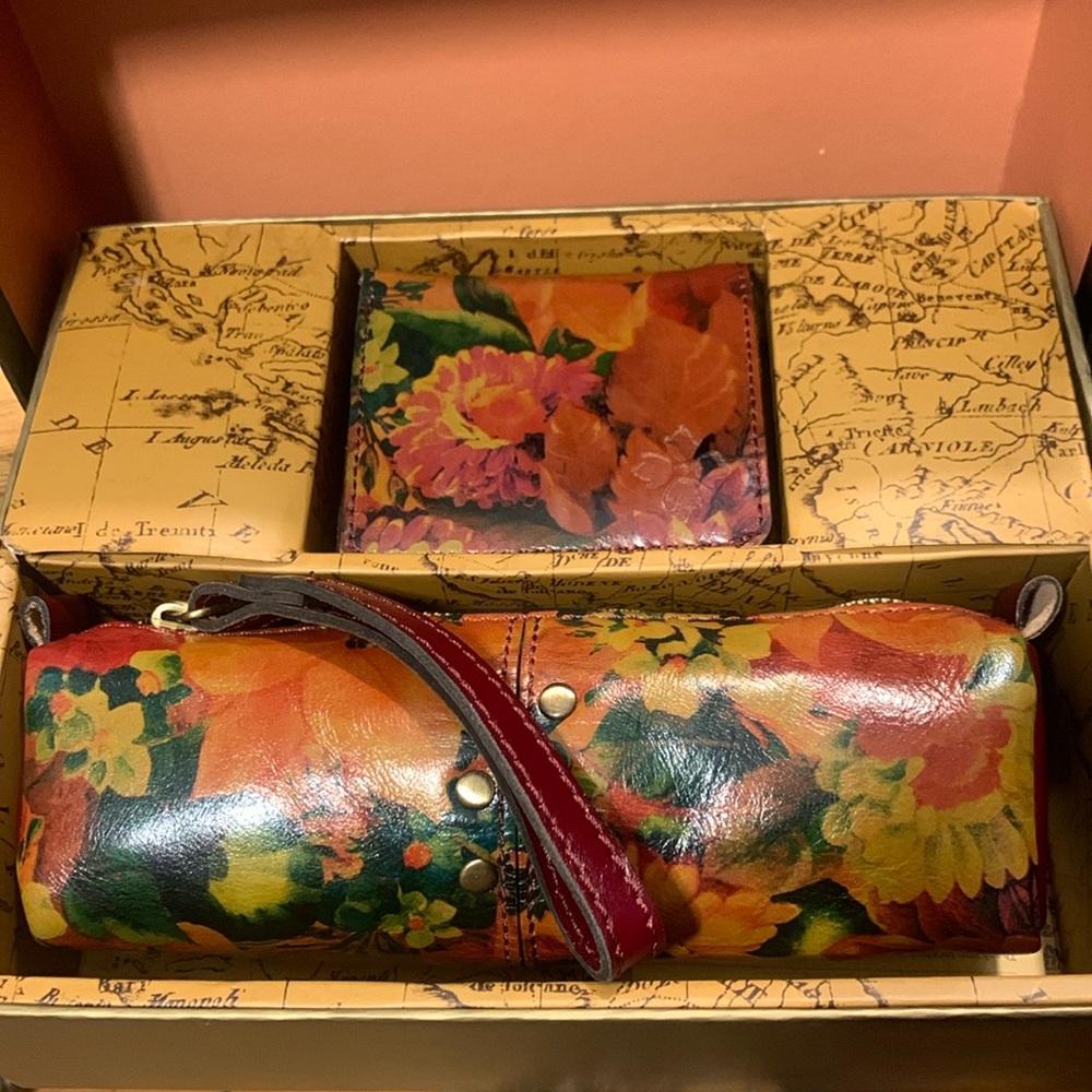 BNIB PATRICIA NASH MULTI LUZZI WALLET AND WRISTLET/CLUTCH/JEWELRY ROLL